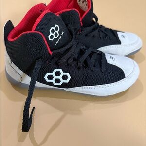 Almost new RUDIS wrestling shoe big boys size 5, women’s 6.5